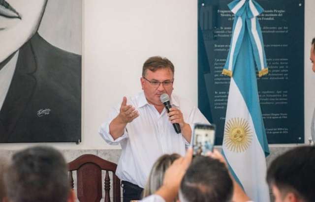 Antonio Barros Perkins oficializó su candidatura a la intendencia de Santo Tomé