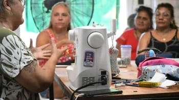 Se lanzó un taller de costura creativa gratuito para mujeres en Corrientes,