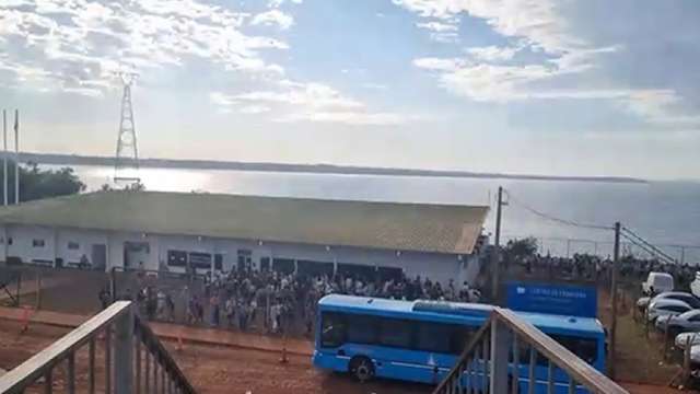 Se registra un intenso movimiento en la frontera entre Posadas (Argentina) y Encarnación (Paraguay)