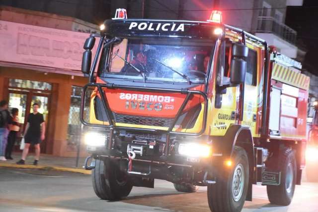 El gobernador Valdés entrego 2 nuevos móviles a la Brigada contra Incendios Forestales