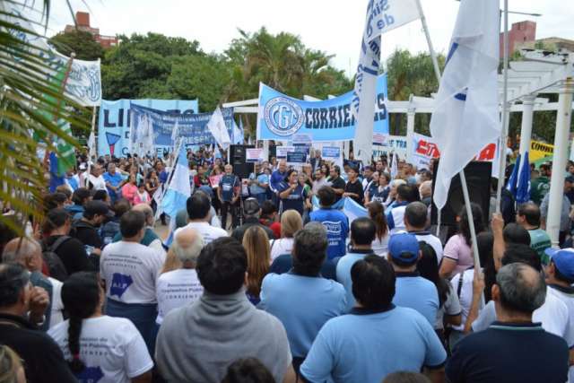 Los 6 sindicatos docentes de Corrientes, incluyendo SUTECO, pidieron un aumento salarial