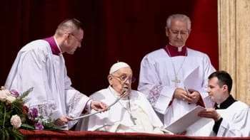 El Papa Francisco estuvo presente en la misa de Pascua en la Basílica de San Pedro,