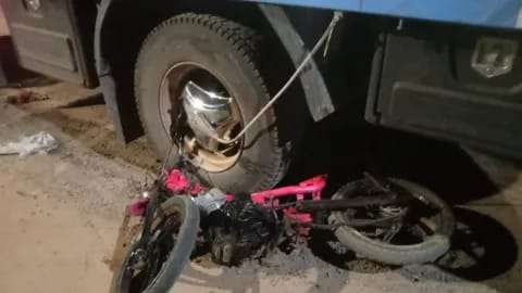 Un motociclista de La Cruz, chocó contra un camión Volkswagen 17/250
