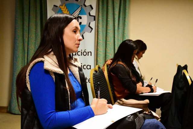 El taller "Educación Financiera para Mujeres Emprendedoras" es un paso importante para empoderar a las mujeres