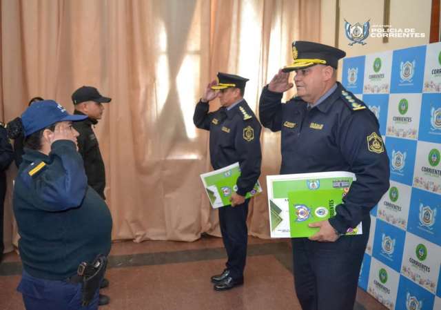 Diez policias fueron reconocidos por su accionar humanitario