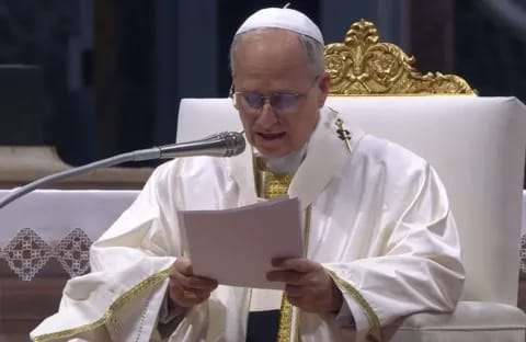 El papa León XIV hizo un llamado a la paz mundial durante el rezo del Ángelus en la Plaza de San Pedro,