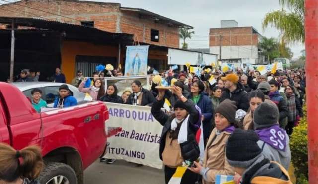 Más de 700 fieles peregrinaron desde Santo Tomé hacia la localidad de Itatí