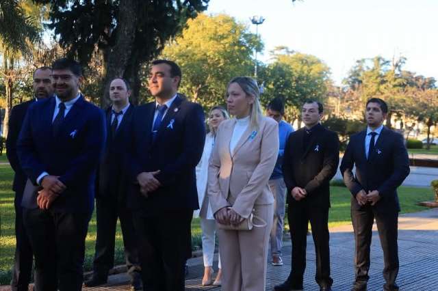 Con profundo respeto y sentimiento patriótico, conmemoraron el Día de la Independencia