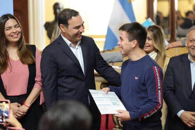 Los 1ros emprendedores de los más de 2500 que solicitaron su microcrédito a la Fundación