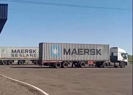 2 contenedores con más de 50 toneladas de yerba mate partieron desde el puerto de Posadas rumbo a Francia