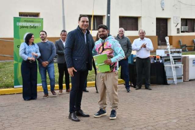 El gobernador Valdés, inauguró obras en Yapeyú,