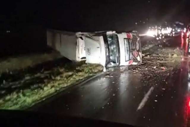 Dos camiones volcaron en la Ruta Nacional 14 en Corrientes,