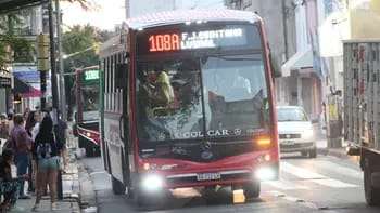 Dos empresas de colectivos dispusieron reducción horaria del servicio