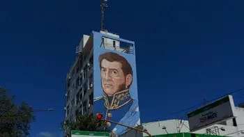 El mural más alto de Corrientes: San Martín plasmado en un edificio de 21 metros de altura