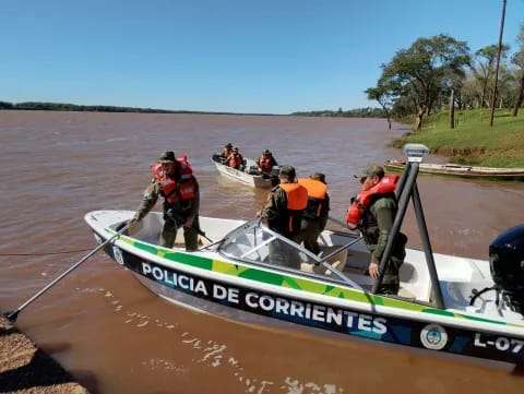 La Policía de Corrientes y la Prefectura Naval Argentina están llevando a cabo operativos conjuntos en el río Uruguay