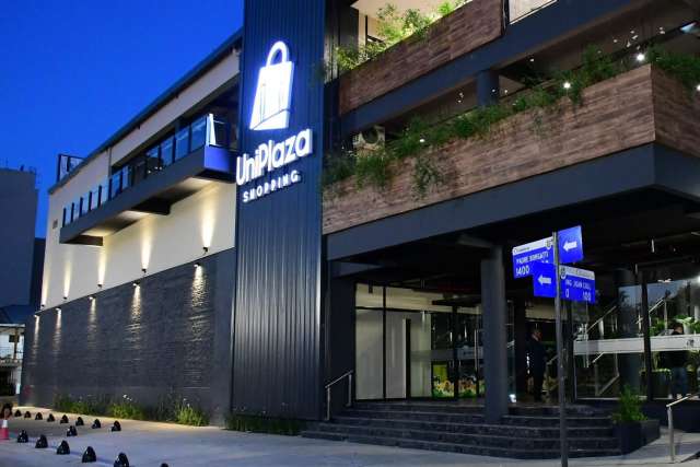 El gobernador Gustavo Valdés inauguró el nuevo "UniPlaza Shopping" en Corrientes,