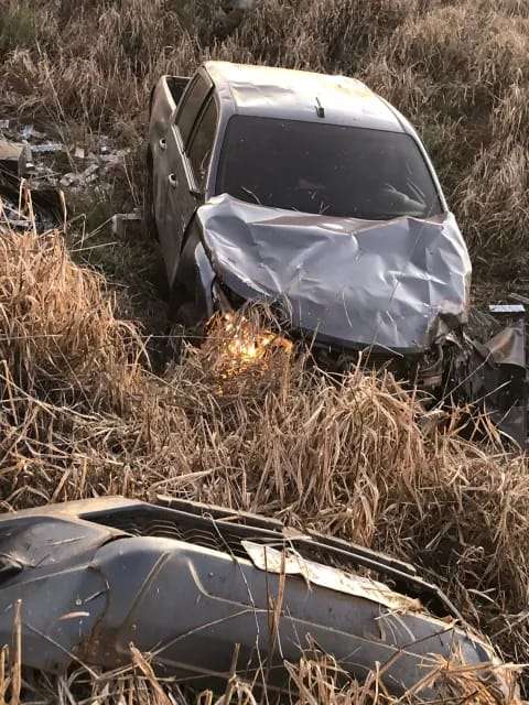 Volcó y abandonó una camioneta cargada de cigarrillos ilegales