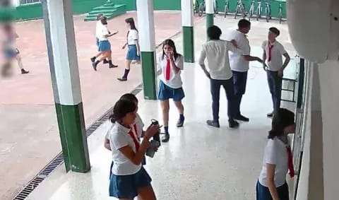 Escuela de Corrientes prohíbe el uso del celular: