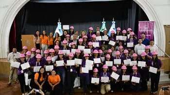 Unne: 93 mujeres se graduaron en oficios