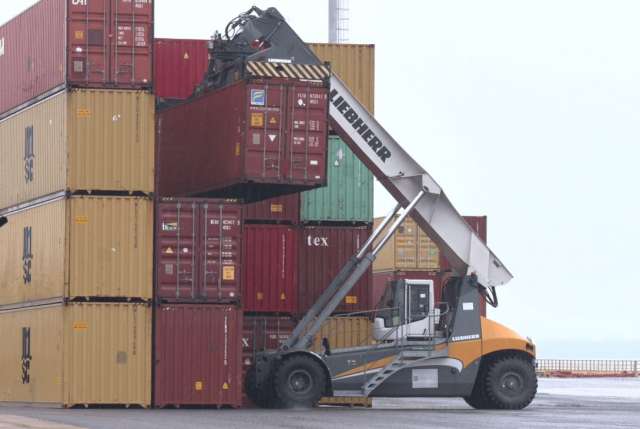 El puerto de Posadas ha estado exportando productos forestales y té de la región
