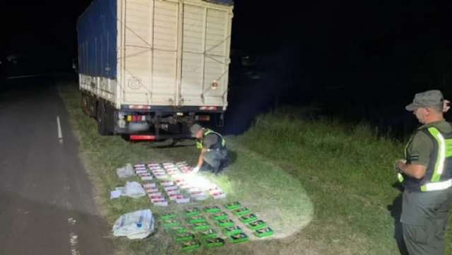 Corrientes: ocultaban 60 celulares entre maderas y mantas en el chasis de un camión