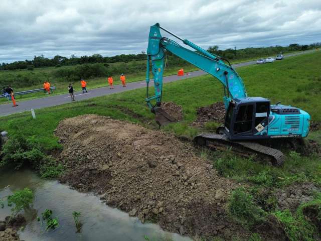 Vialidad Provincial comenzó la reparación de Ruta 12, cerca de Ita Ibaté