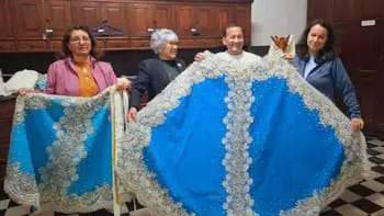 El diseñador Henry Cardozo renovó los vestidos de la Virgen de Itatí