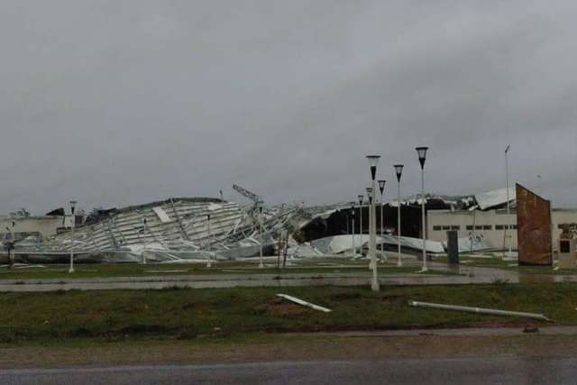 Un fuerte temporal de viento y lluvia azotó varias provincias de Argentina,