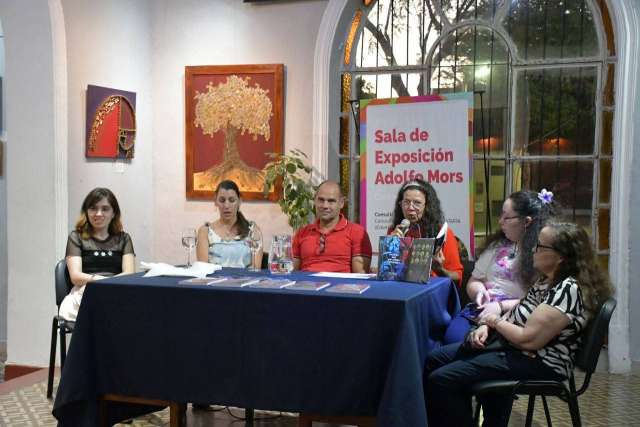 Presentaron el libro 'Ficciones para una historia interminable'