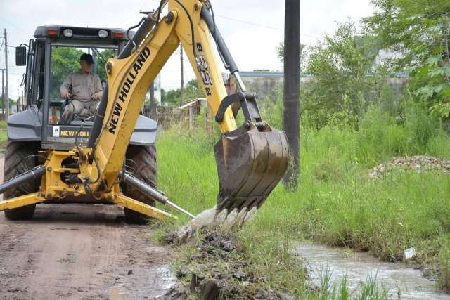 Trabajos en canales y desagües para mejorar la circulación del agua