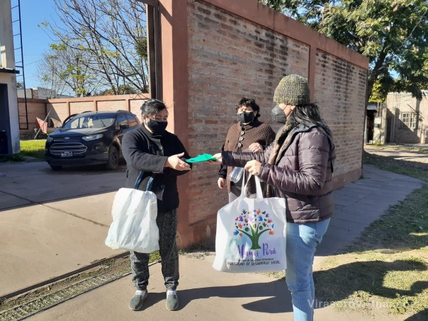 Entrega de lavandina y barbijos en B° Guadalupe y en B° Colombia Granaderos