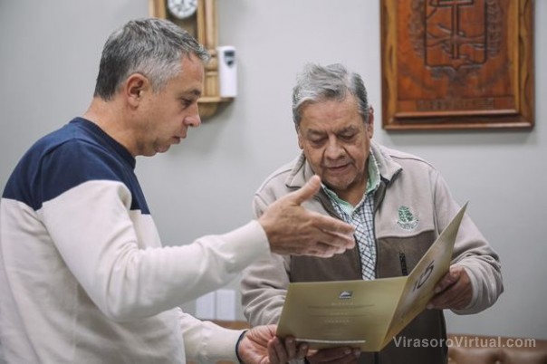 Junto a Tomás Cortés, Director de Asuntos Internacionales y vecinos comerciantes