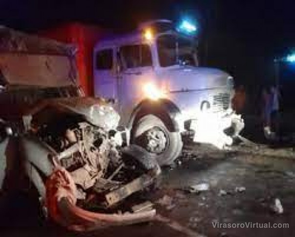 Choque entre un camión y una camioneta: varios heridos