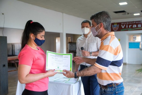 79 alumnos recibieron su certificado de capacitaciones orientadas al desarrollo y al emprendimiento