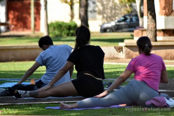 Celebran el día internacional del yoga con una gran jornada de actividades en la Plaza San Martín