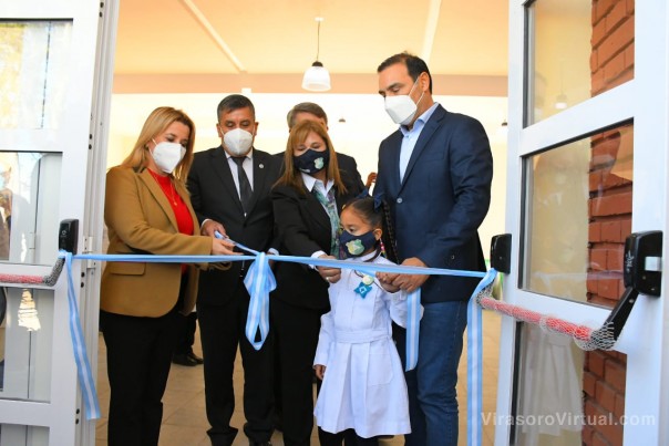 Valdés inauguró la reconstrucción total de la escuela de Parada Cocco