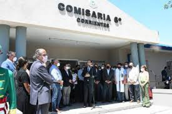 Corte de cinta en el nuevo edificio de la Comisaria Sexta