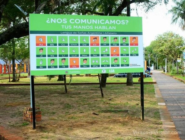 Hoy celebramos en nuestro país el Día de la lengua de señas.