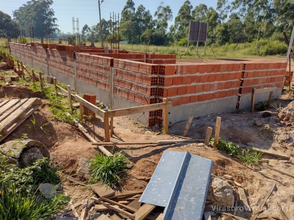 La Provincia construye una playón polideportivo con baños y vestuarios en Colonia Tres de Abril