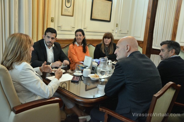Premio UNNE “Reflexiones sobre el Paisaje”: en reunión de autoridades se oficializaron los nombres de artistas