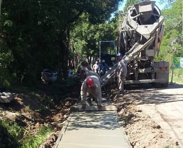 El Gobierno Provincial continúa construyendo cordón cuneta en el barrio Doctor Montaña