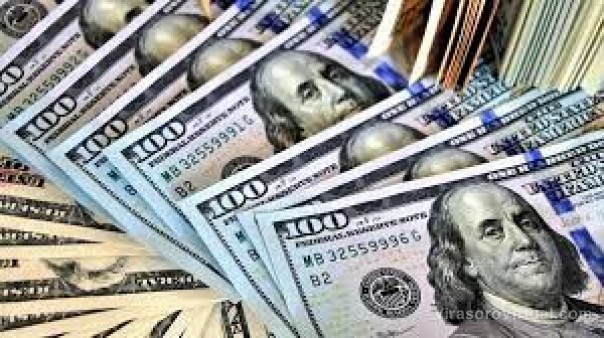 El blue superó por primera vez los $315 y anticipan un escenario “muy complejo”