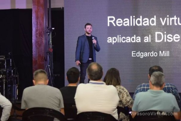 Edgardo Mills Arq de estudio Nova con su charla, la realidad virtual aplicada al diseño y a la construcción