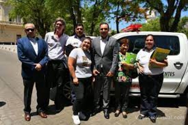 Entregaron subsidios a los bomberos y adquirieron 45 autobombas