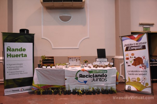 Tassano entregó certificados de cursos de Ecotrueque, huerta y compostaje