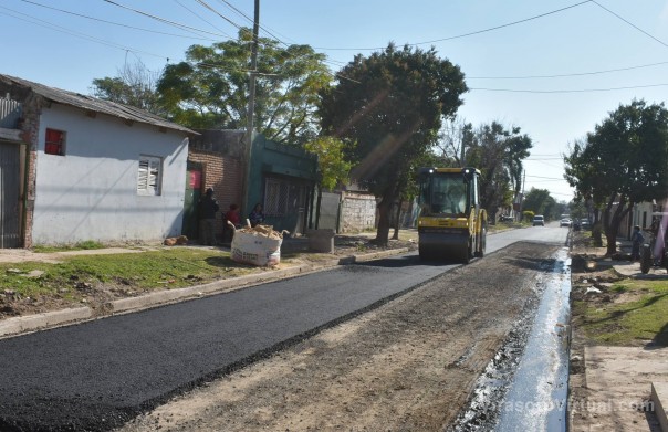 Se hallan avanzadas las obras de pavimento caliente en el barrio Juan de Vera