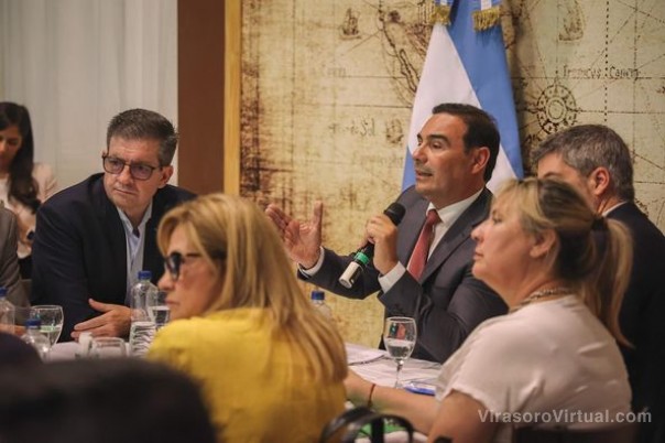 Acompañaron al gobernador Gustavo Valdés en la reunión de Gabinete ampliado en #Virasoro