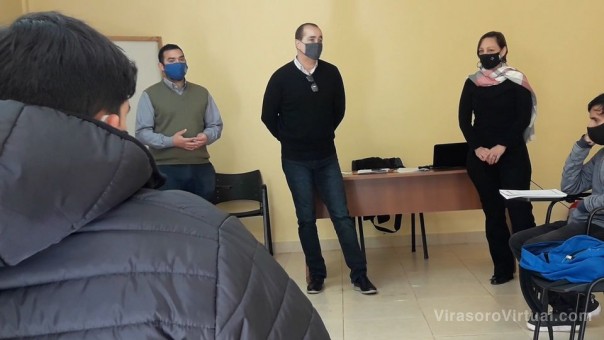 El intendente Mariano Garay visito a jóvenes que  se están capacitando