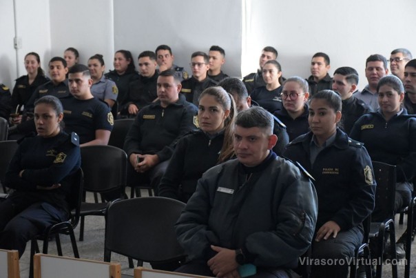 La Municipalidad brindó una capacitación sobre diversidad a efectivos de la Policía