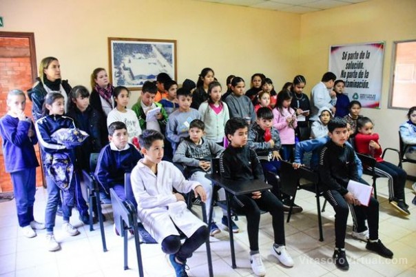 Los alumnos de 5to A y C turno mañana de la Escuela N° 142 Dr. Benjamín Zubiaur recorrieron la Planta de Separación